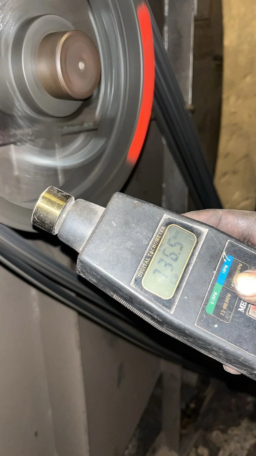 Verificación de la transmisión por poleas durante el trabajo